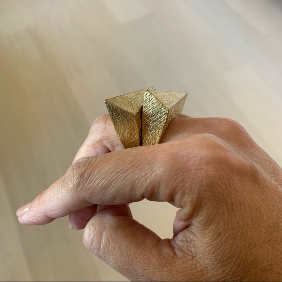 BCBG Maxazria golden rings size 6. Perfect condition. Each US$25 - Picture 5 of 6